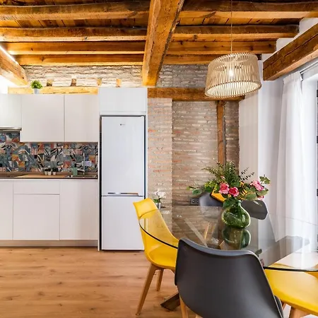 Wekey Homes Granada, Mesones